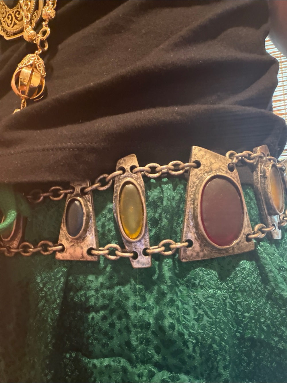 VINTAGE MCM antiqued silvertone and glass chain belt